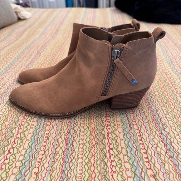 Dolce Vita Tan Suede Ankle Booties with Double Zippers NWT Size 10 - Picture 5 of 11